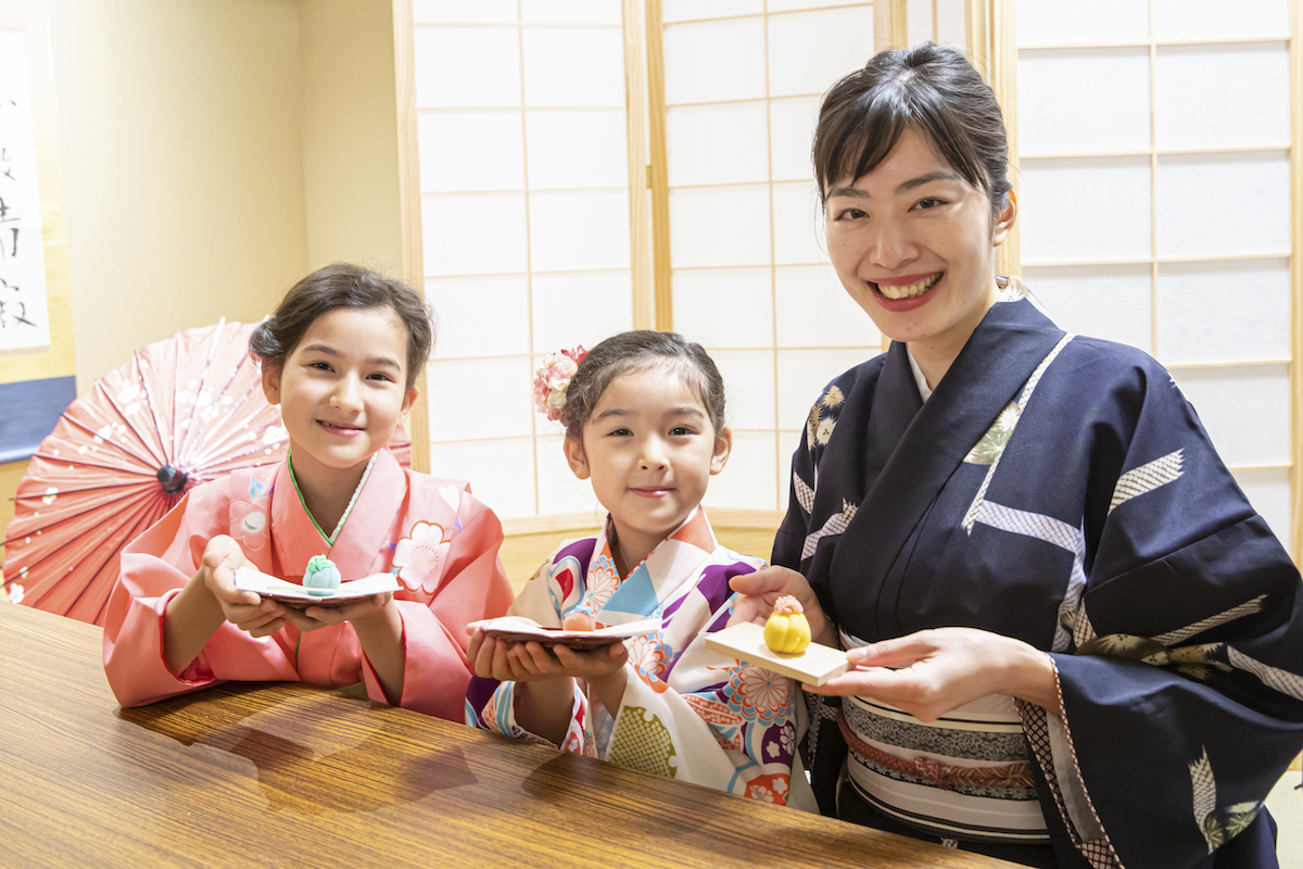 和菓子作りと茶道体験、着物を全て楽しめるプラン